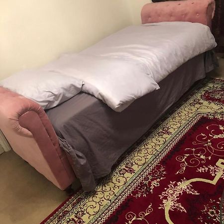 Delux Single Room Only For Female Oxford Exterior foto